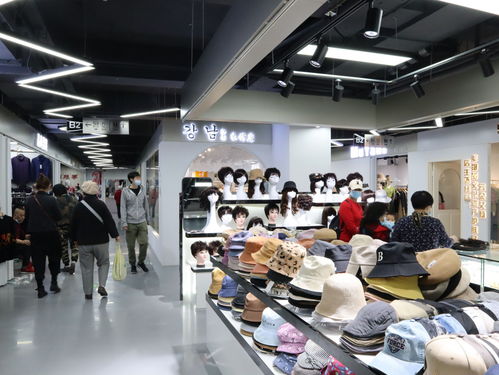 北京二环内最早的地下小商品市场重张开业,老顾客纷纷捧场